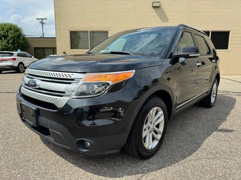 Used 2015 Ford Explorer XLT w/ Equipment Group 202A AWD/4WD image 3