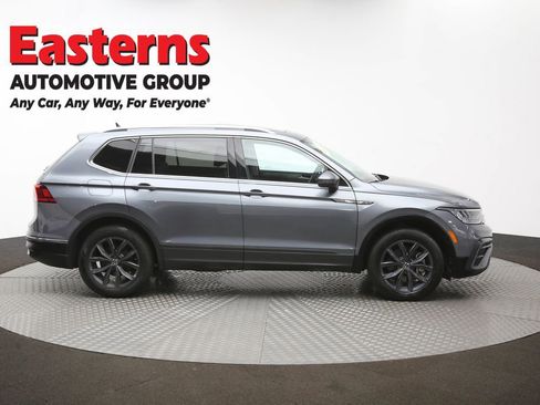 Used 2022 Volkswagen Tiguan SE w/ Panoramic Sunroof Package image 46