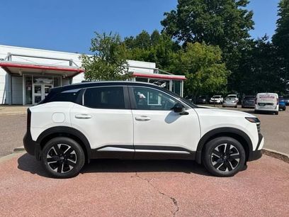 New 2025 Nissan Kicks SV w/ SV Premium Package