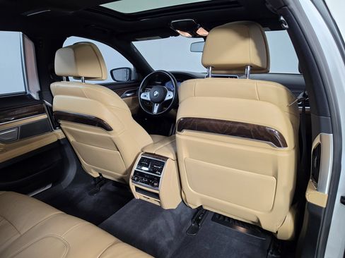 Used 2021 BMW 740i w/ M Sport Package RWD image 29