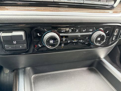 Used 2024 Chevrolet Silverado 2500 LT image 19