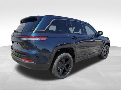 New 2026 Jeep Grand Cherokee Limited w/ Limited Altitude Package AWD/4WD image 17