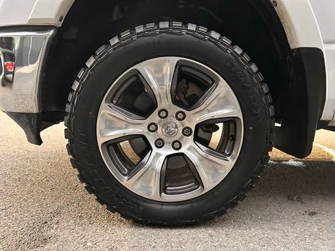 Used 2019 RAM 1500 Laramie AWD/4WD image 15
