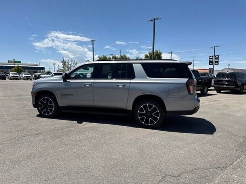 Used 2024 Chevrolet Suburban RST w/ Luxury Package AWD/4WD image 8