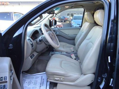 Used 2012 Nissan Frontier SL w/ Moonroof Pkg image 35