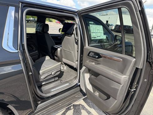New 2026 Chevrolet Suburban Premier AWD/4WD image 29