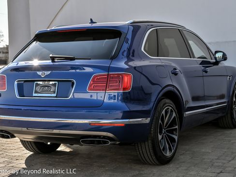 Used 2017 Bentley Bentayga image 12