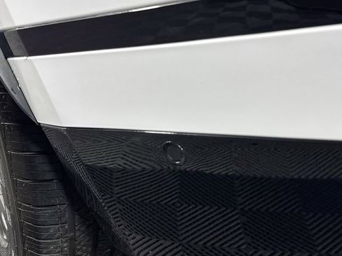 Used 2019 Land Rover Range Rover Velar R-Dynamic SE image 21