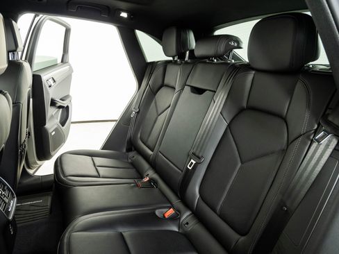 New 2026 Porsche Macan AWD/4WD image 22
