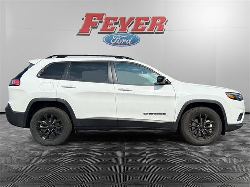 Used 2023 Jeep Cherokee Altitude Lux image 6