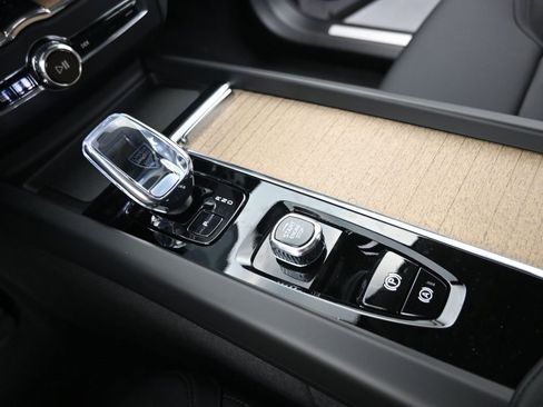 New 2026 Volvo XC60 B5 Core w/ Climate Package image 24