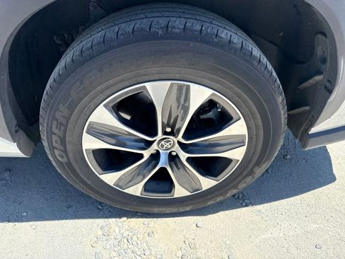 Used 2023 Toyota Highlander XLE FWD image 10