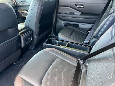 Used 2023 Nissan Pathfinder Platinum FWD image 5
