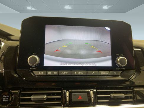 Used 2025 Nissan Pathfinder SV image 25