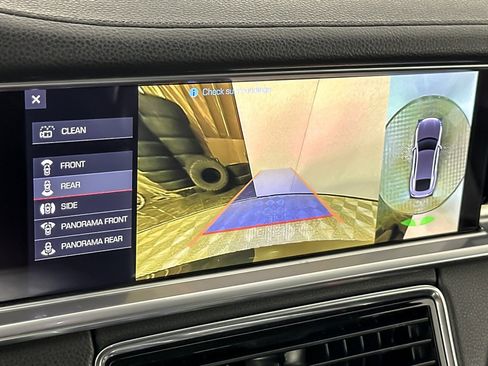 Used 2018 Porsche Panamera 4 image 19
