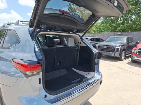 Used 2021 Toyota Highlander Platinum FWD image 36