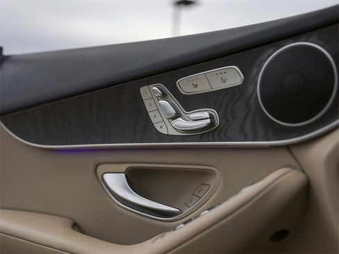 Used 2020 Mercedes-Benz GLC 300 image 27