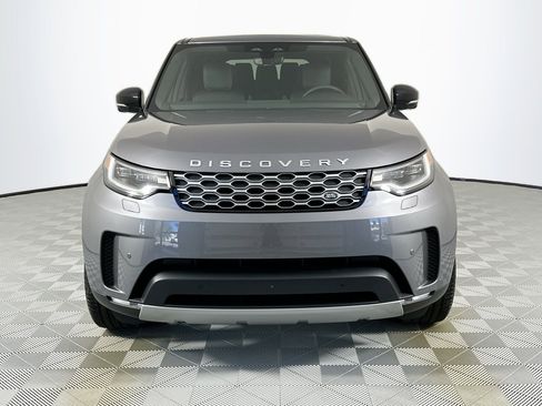 Used 2025 Land Rover Discovery S image 2