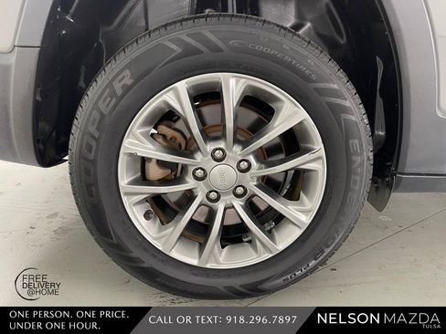 Used 2021 Jeep Cherokee Latitude Lux w/ Sun & Sound Group image 13