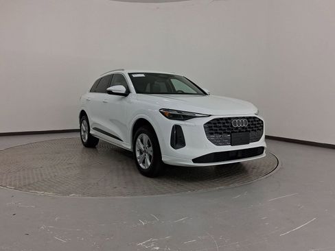 Certified 2025 Audi Q5 Premium w/ Convenience Package image 7