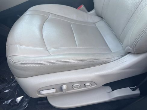 Used 2020 Buick Enclave Premium w/ Sun and Sites Package image 9