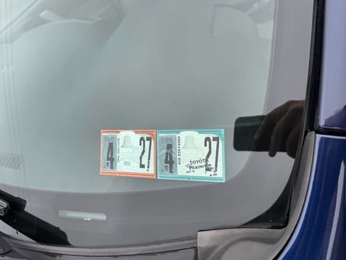 Used 2011 Toyota Highlander SE w/ Tow Pkg image 28