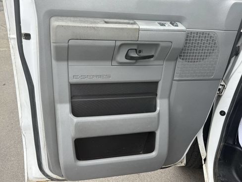 Used 2012 Ford E-250 and Econoline 250 w/ PWR Group RWD image 9