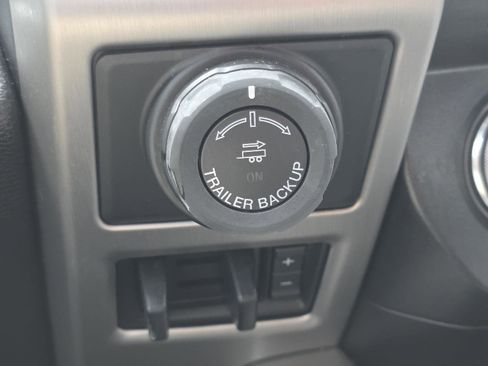 Used 2018 Ford F150 Platinum w/ Equipment Group 701A Luxury image 22