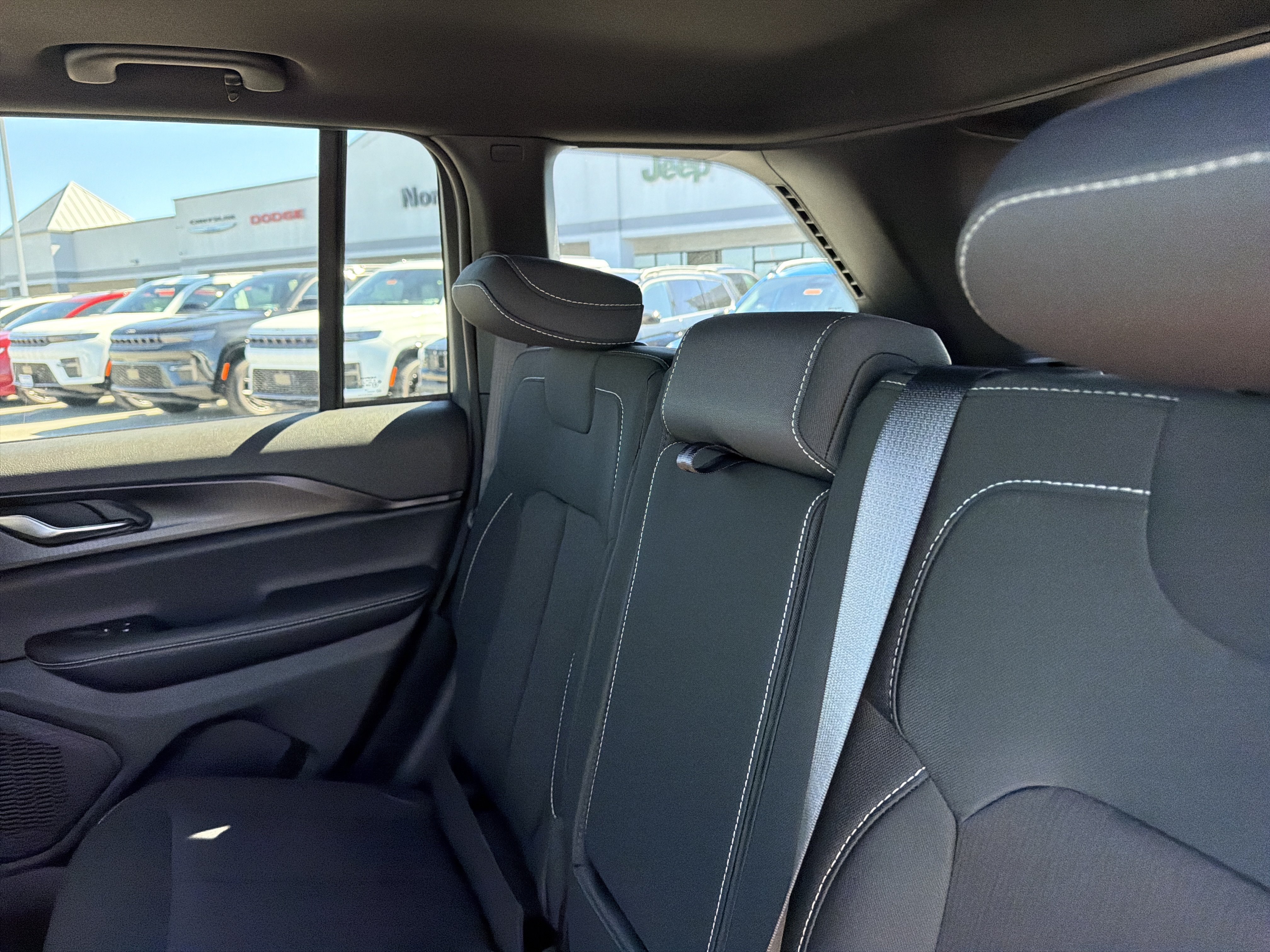 New 2027 Jeep Grand Cherokee Laredo X AWD/4WD image 13