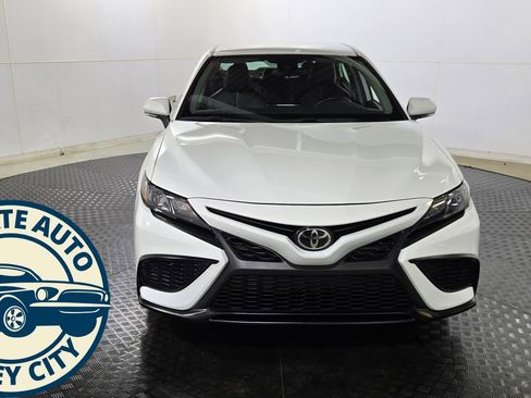 Used 2024 Toyota Camry SE image 2