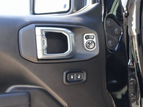 Used 2024 Jeep Gladiator Rubicon w/ Technology Group image 21