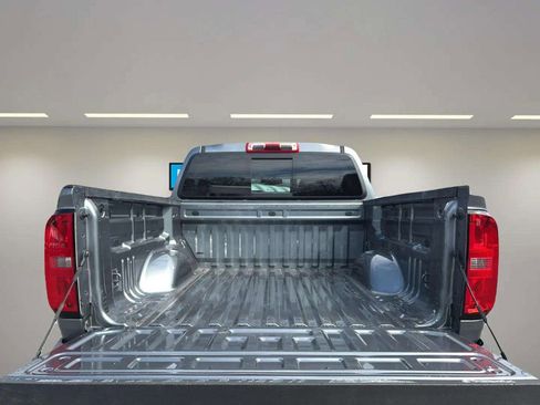 Used 2021 Chevrolet Colorado LT w/ LT Convenience Package image 9