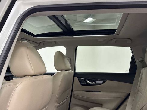 Used 2019 Nissan Rogue SL w/ Premium Package image 24