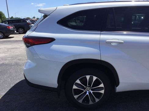 Used 2020 Toyota Highlander XLE FWD image 14