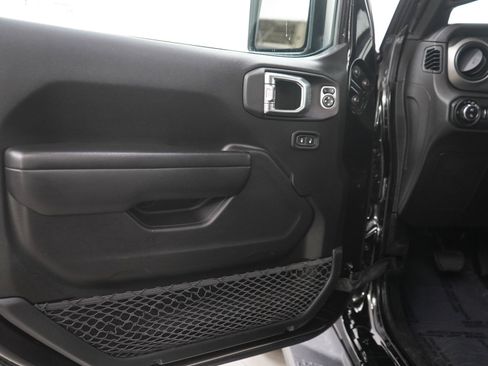 Used 2021 Jeep Gladiator Sport AWD/4WD image 17