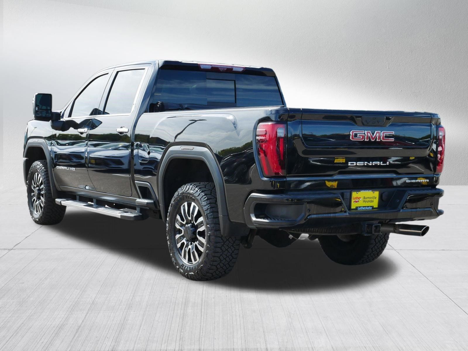 Used 2024 GMC Sierra 2500 Denali w/ Denali Reserve Package AWD/4WD image 5