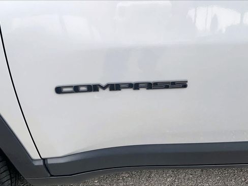 Used 2025 Jeep Compass Trailhawk w/ Trailer Tow Group AWD/4WD image 9