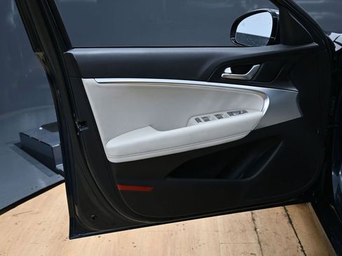 Used 2024 Genesis G70 2.5T AWD/4WD image 39