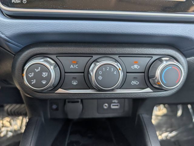 Used 2025 Nissan Versa SV FWD image 19