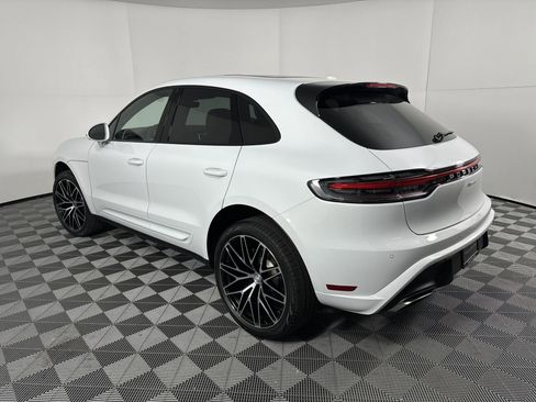 Certified 2025 Porsche Macan image 3