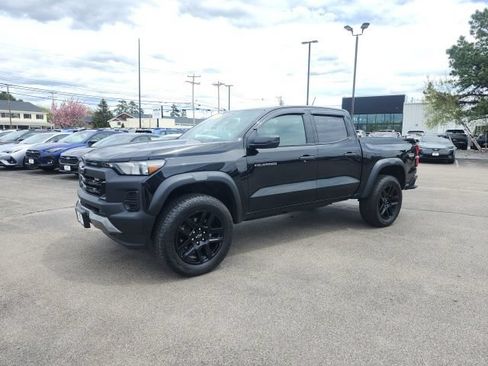 Used 2024 Chevrolet Colorado Trail Boss w/ Advanced Trailering Package AWD/4WD image 5