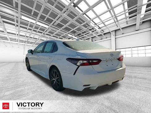 Used 2023 Toyota Camry SE image 5