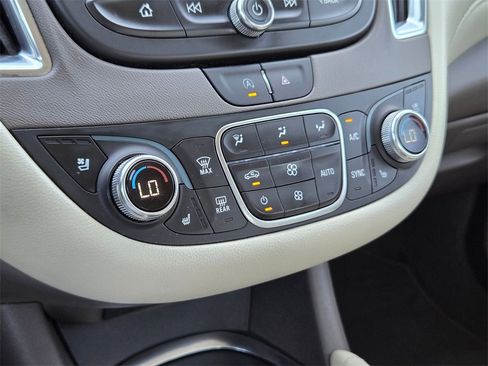 Used 2024 Chevrolet Malibu LT image 17