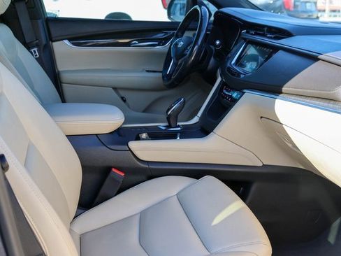 Used 2018 Cadillac XT5 AWD image 16