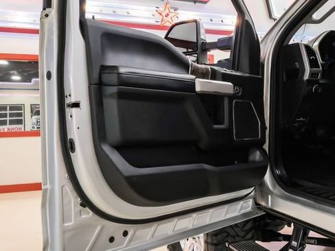 Used 2019 Ford F250 Lariat w/ Lariat Value Package image 36