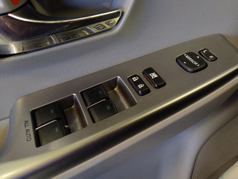 Used 2015 Toyota Prius V Four image 27