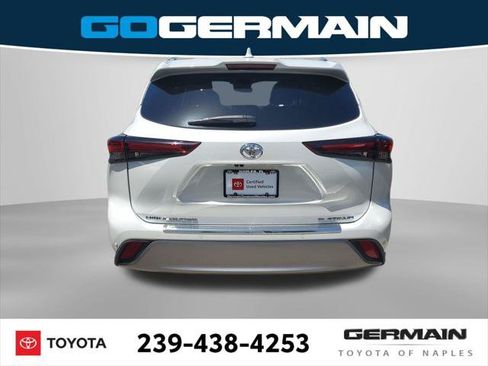Certified 2024 Toyota Highlander Platinum FWD image 10
