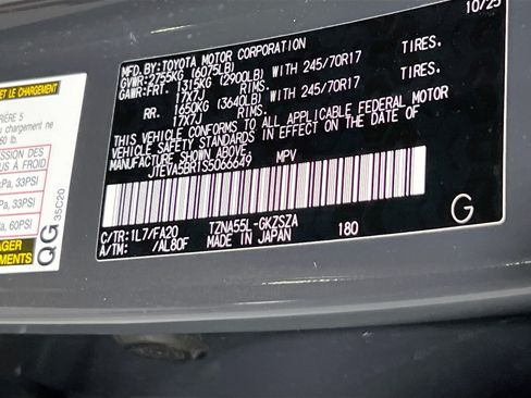 Used 2025 Toyota 4Runner SR5 AWD/4WD image 31
