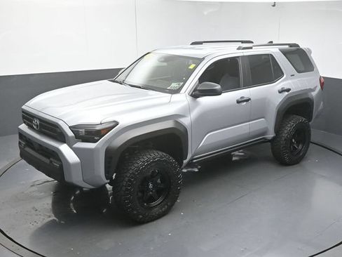 Used 2025 Toyota 4Runner SR5 AWD/4WD image 41