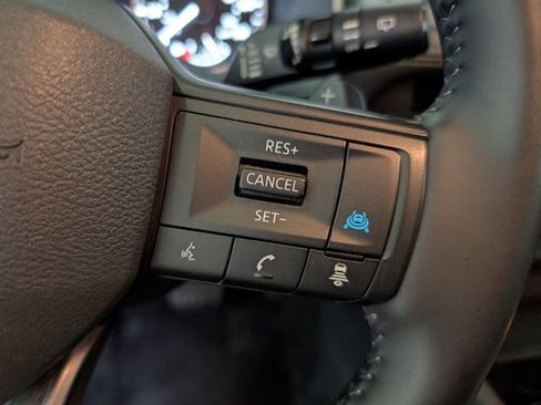 Used 2025 Nissan Rogue SV image 16